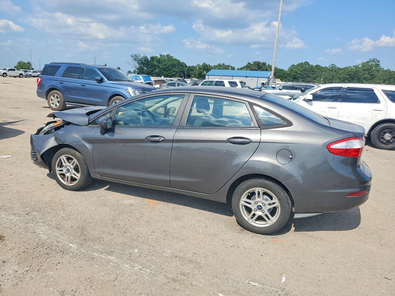 2017 Ford Fiesta Se - Фото 2