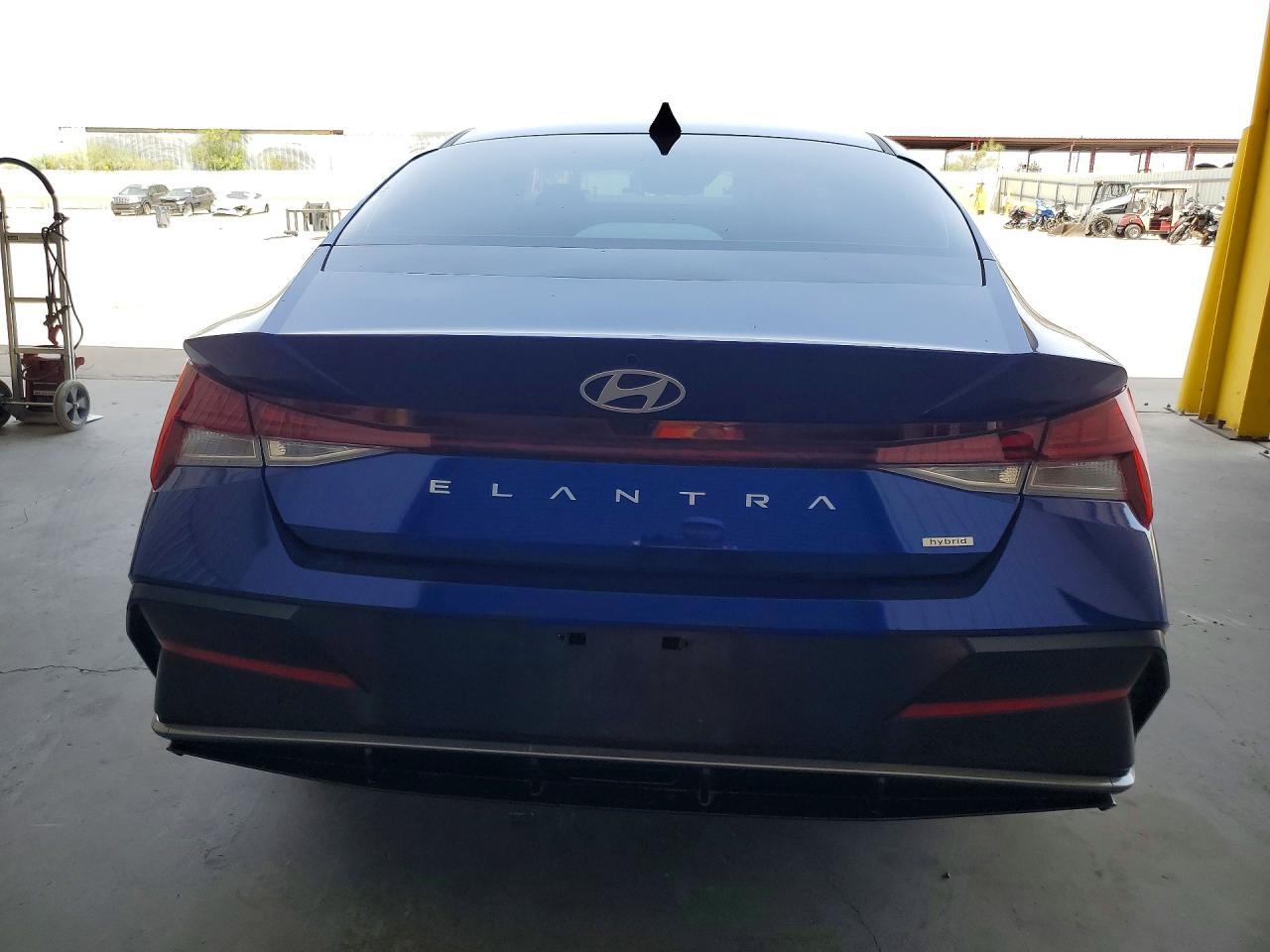2025 Hyundai Elantra Limited - Image 6