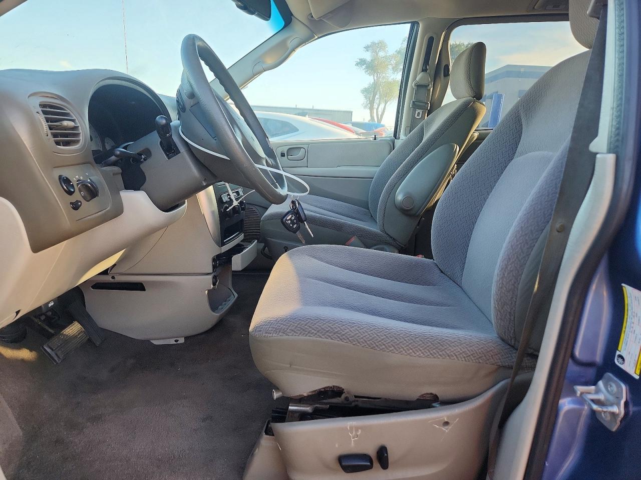 2007 Chrysler Town & Country Touring - Image 7