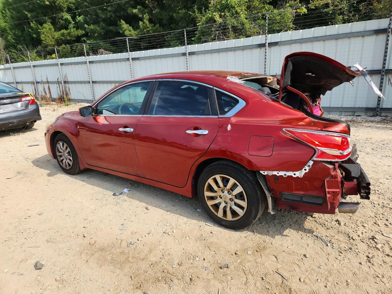 2015 Nissan Altima 2.5 S - Фото 2