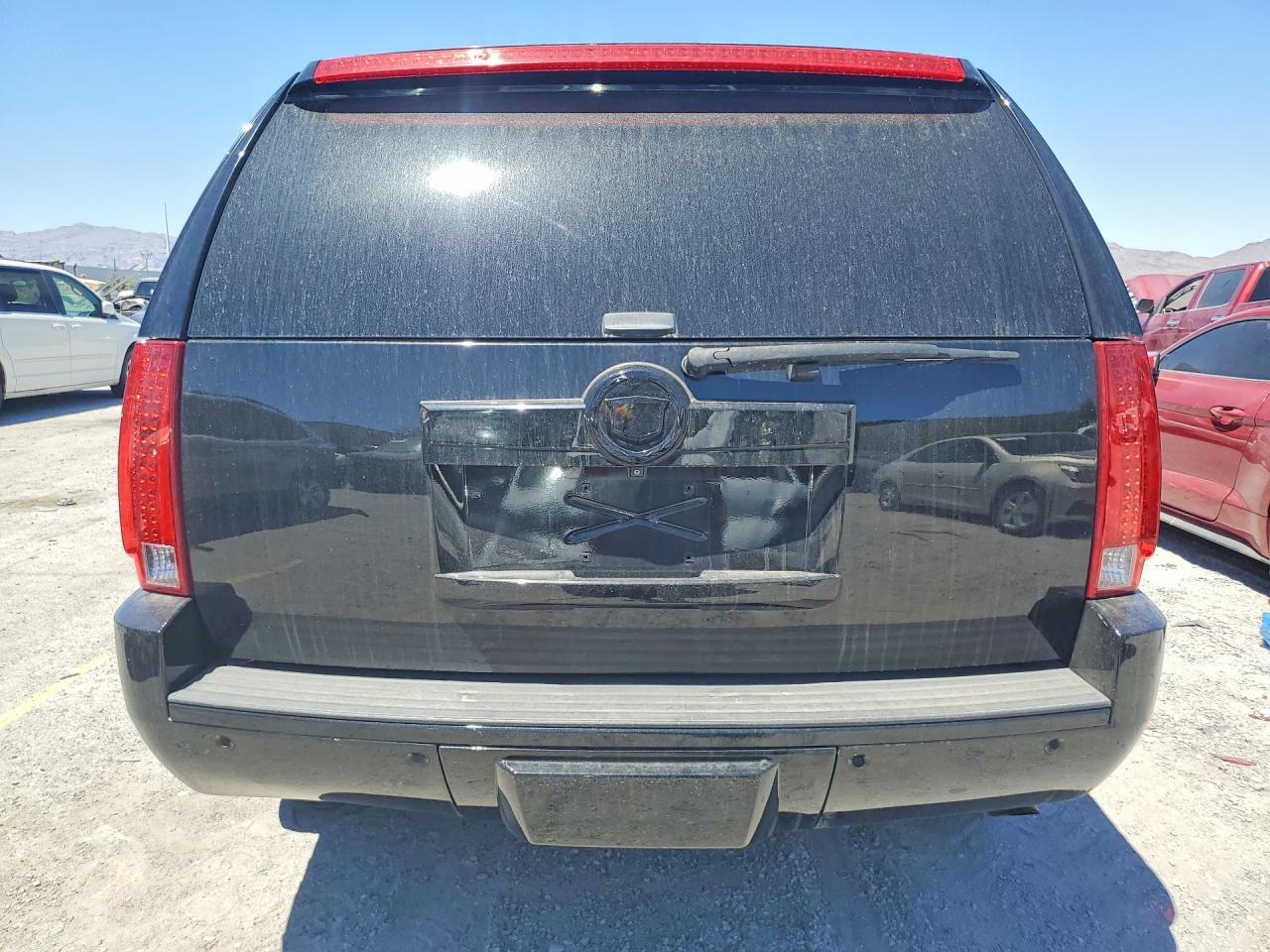 2010 Cadillac Escalade - Image 6