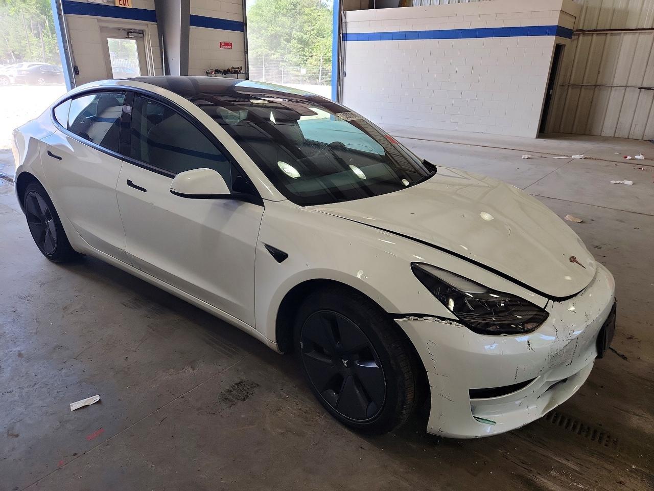 2023 Tesla Model 3 - Фото 4