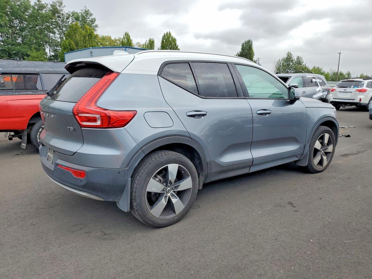 2019 Volvo Xc40 T5 Momentum - Фото 3