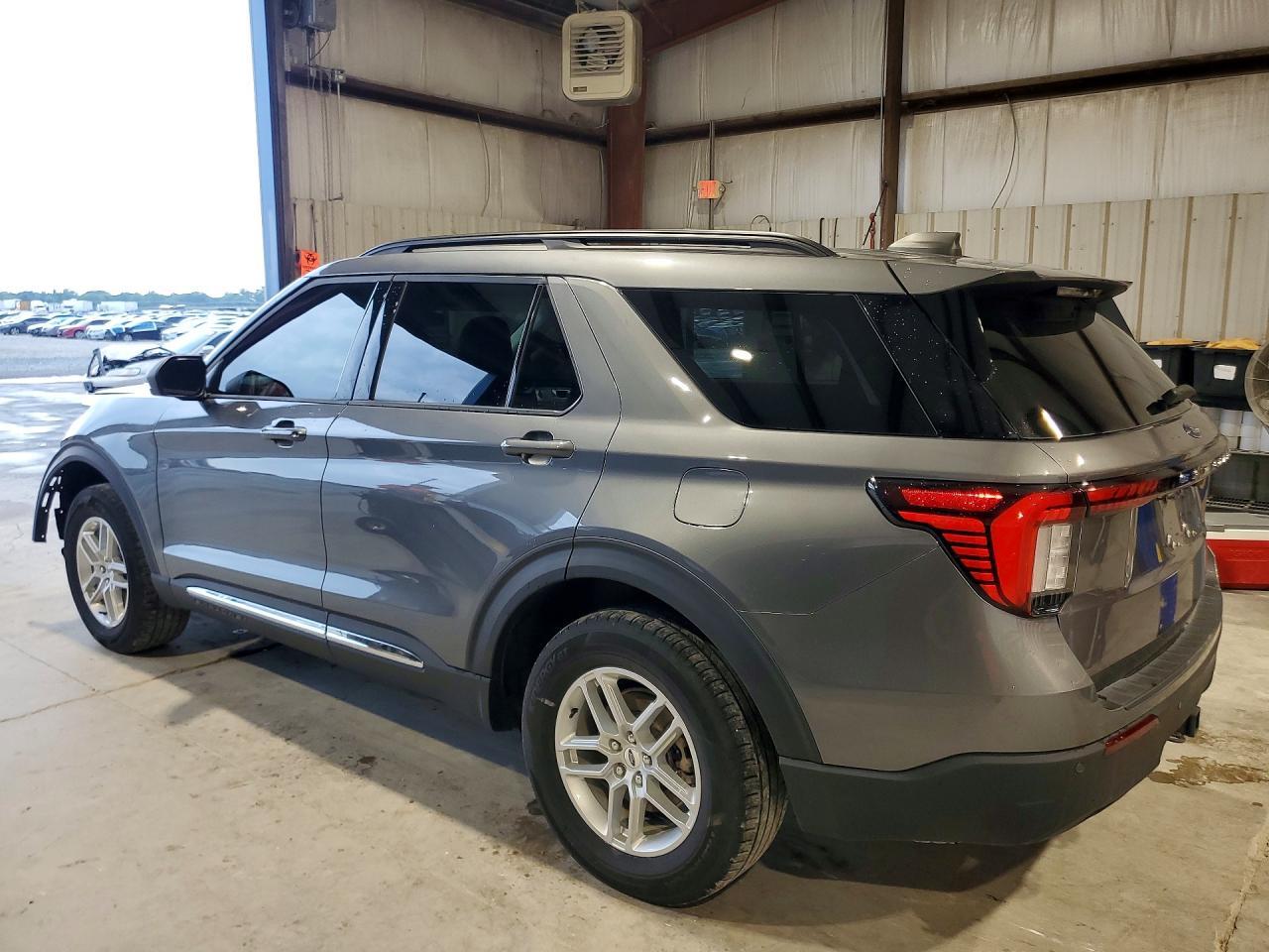 2025 Ford Explorer Active - Фото 2