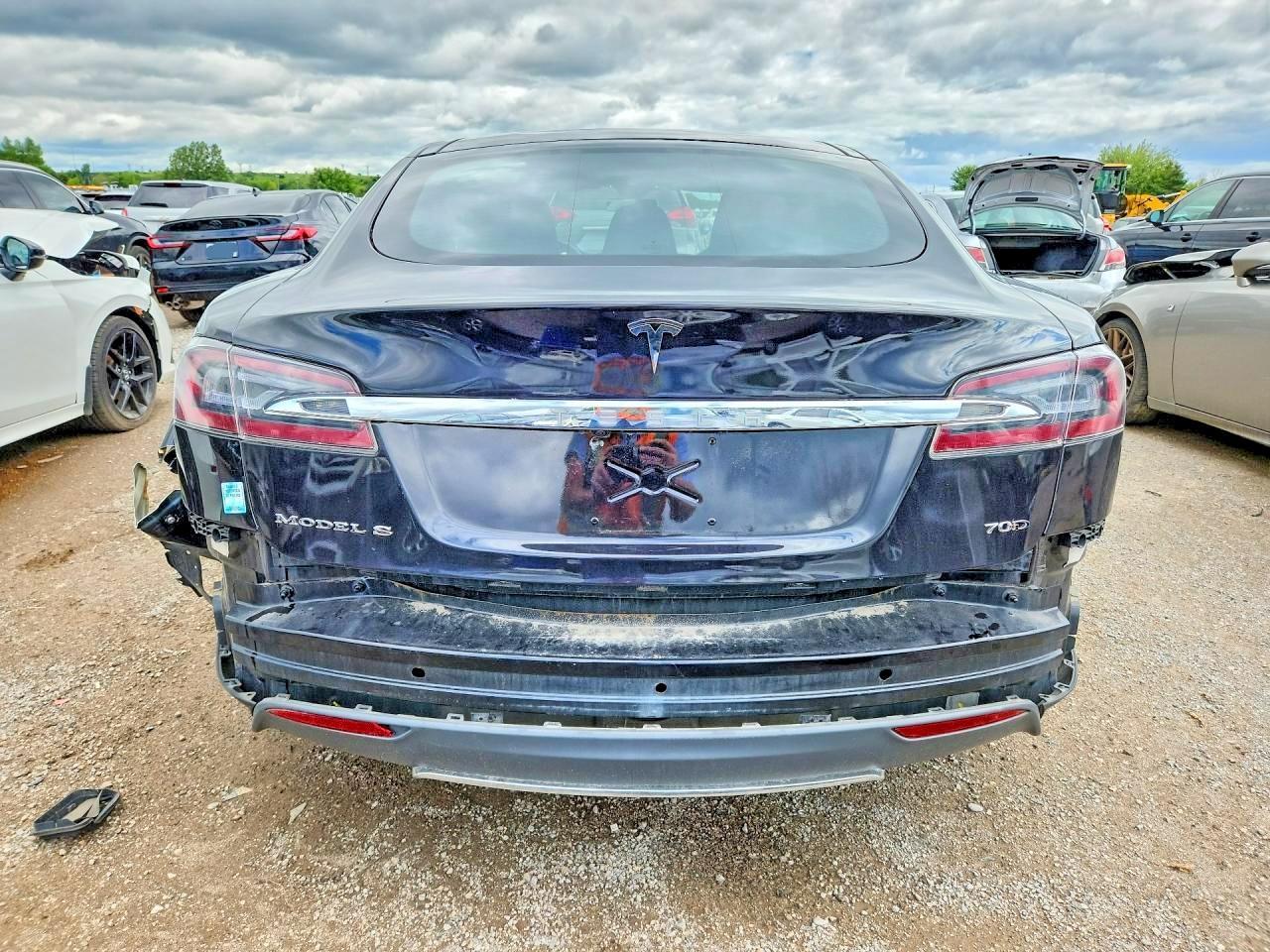 2015 Tesla Model S 70D - Image 6