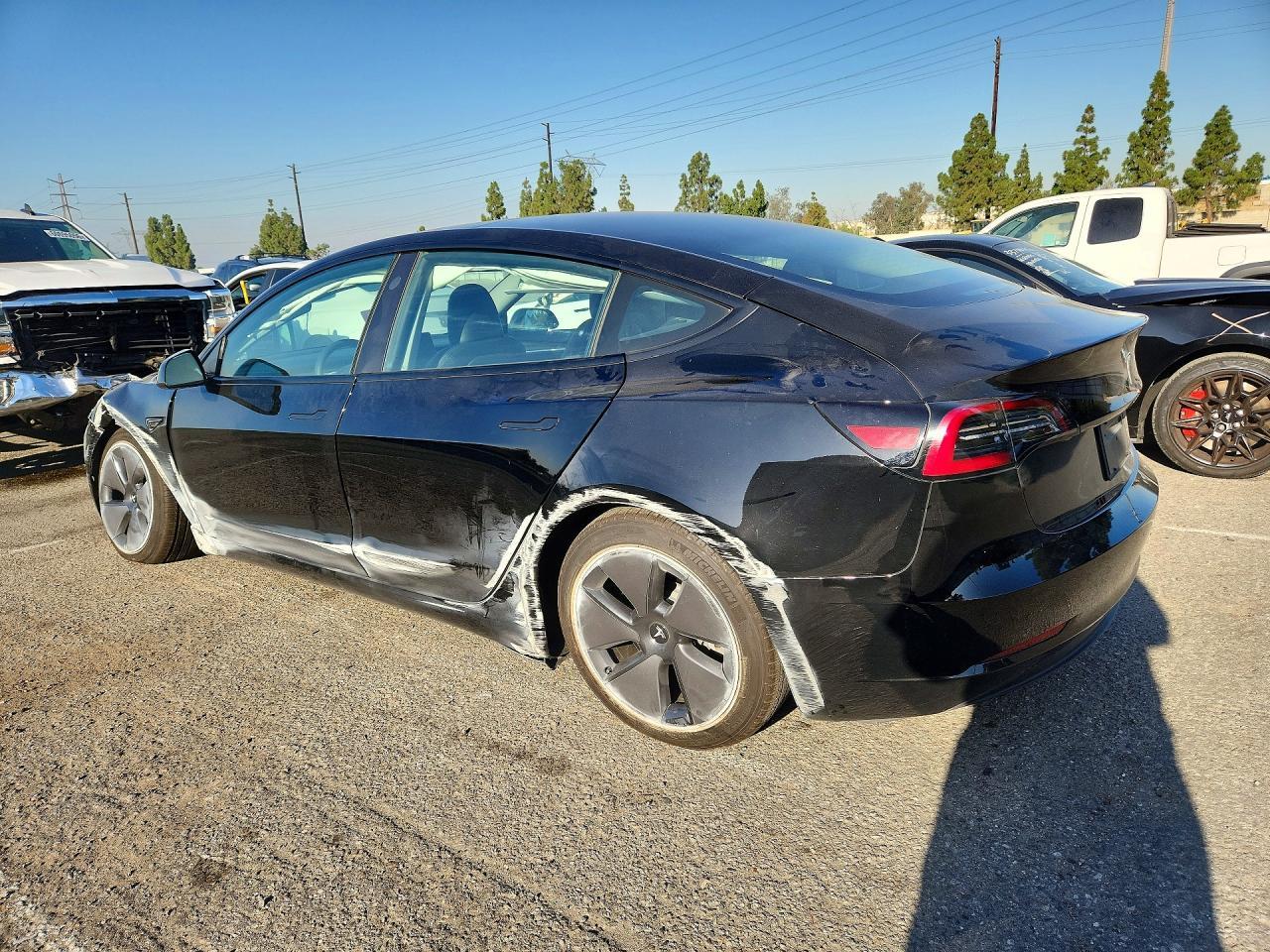 2023 Tesla Model 3 - Фото 2