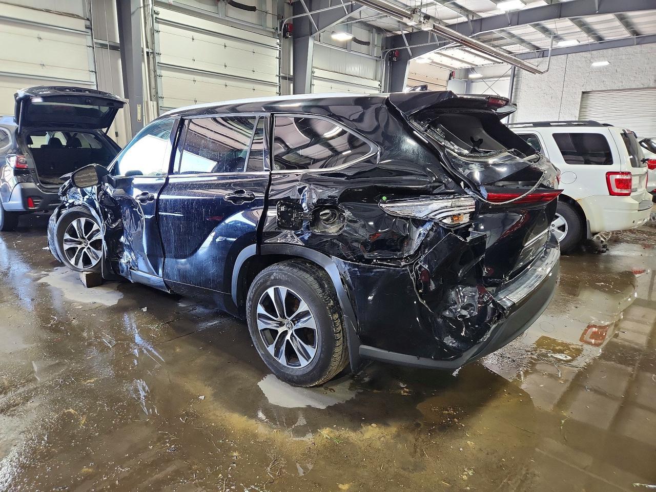 2022 Toyota Highlander Xle - Фото 2