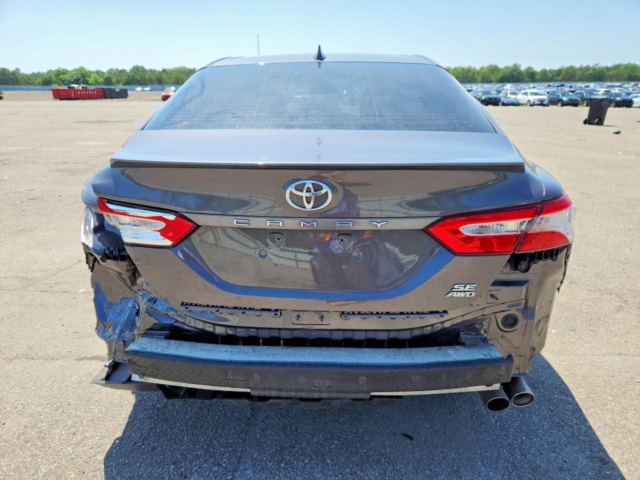 2020 Toyota Camry Se - Фото 6
