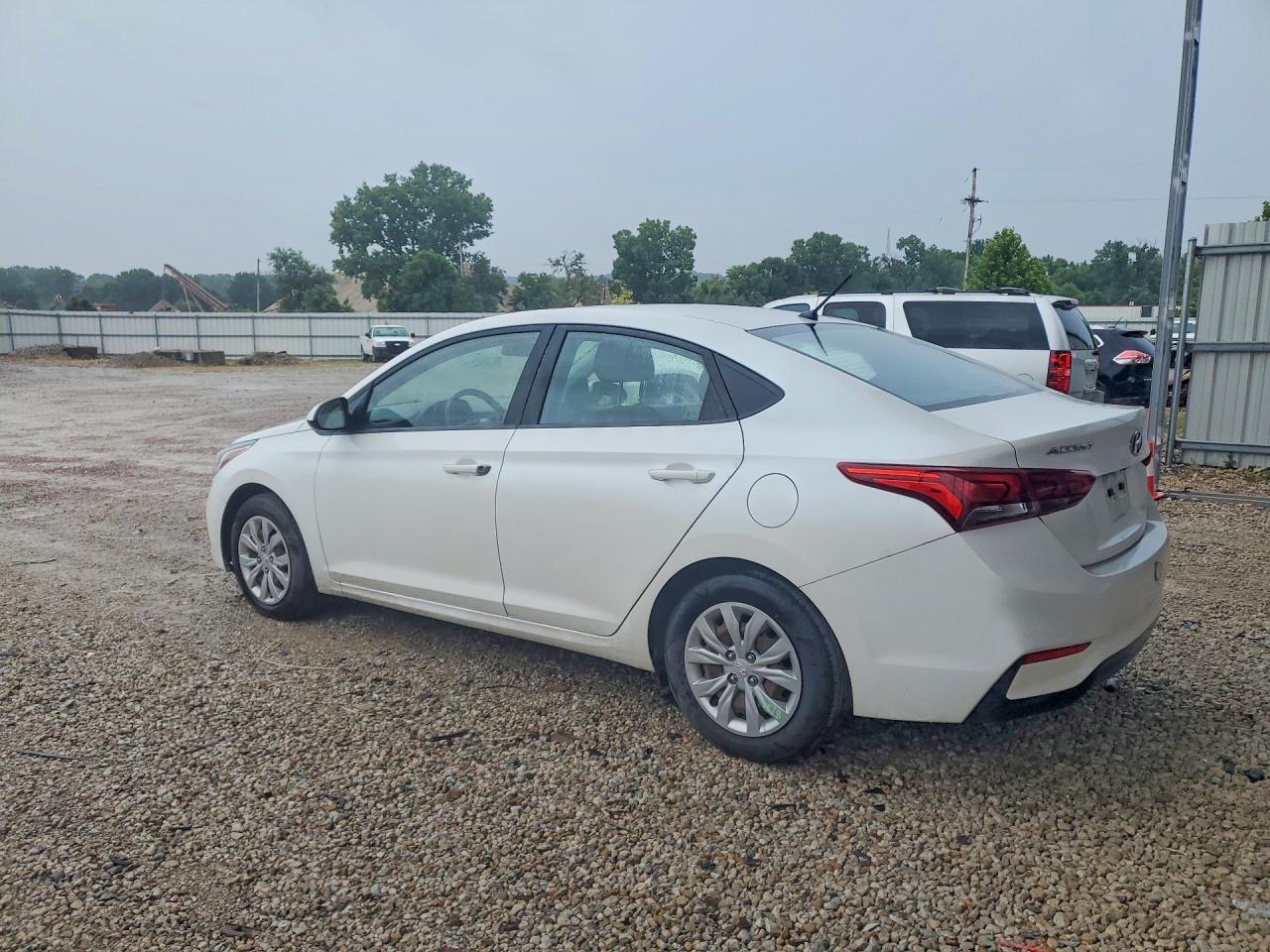 2020 Hyundai Accent Se - Фото 2