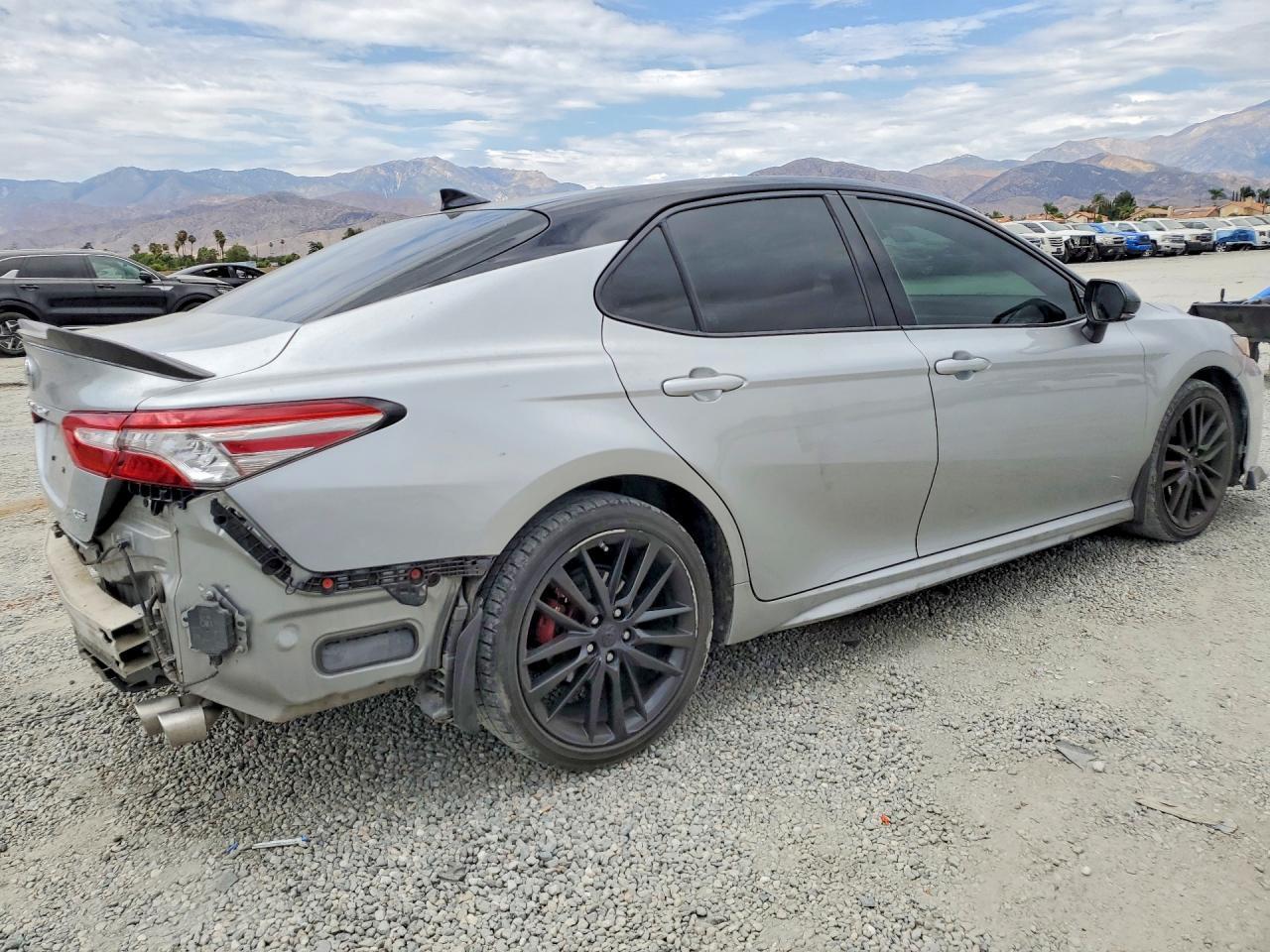 2019 Toyota Camry Xse - Фото 3