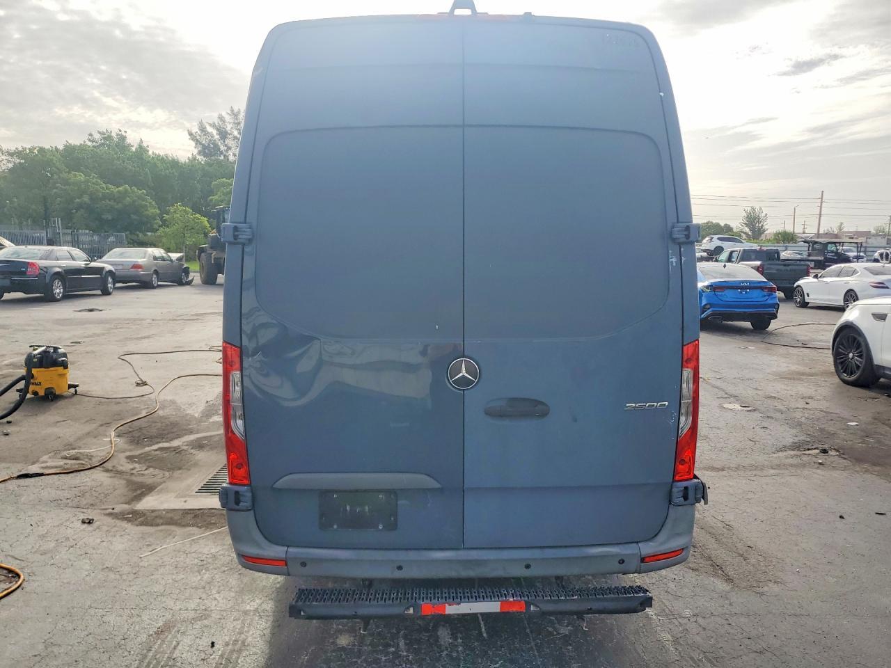 2019 Mercedes-Benz Sprinter 2500/3500 Delivery Van - Фото 6