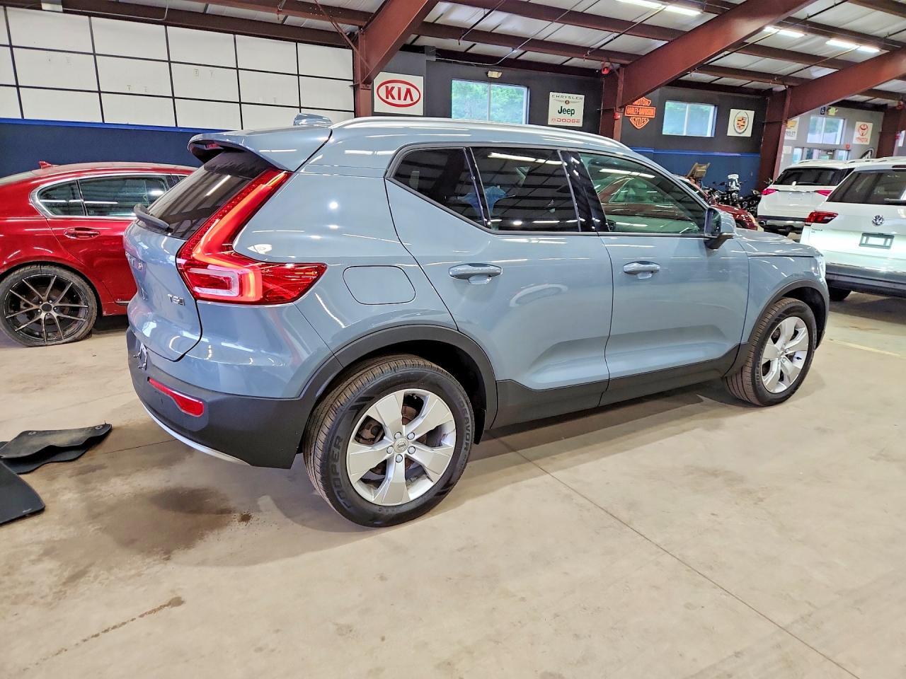 2020 Volvo Xc40 T5 Momentum - Фото 3