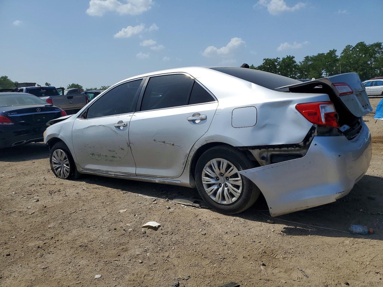 2014 Toyota Camry Le - Фото 2