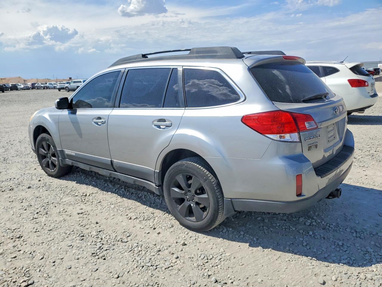 2010 Subaru Outback 2.5I Limited - Image 2