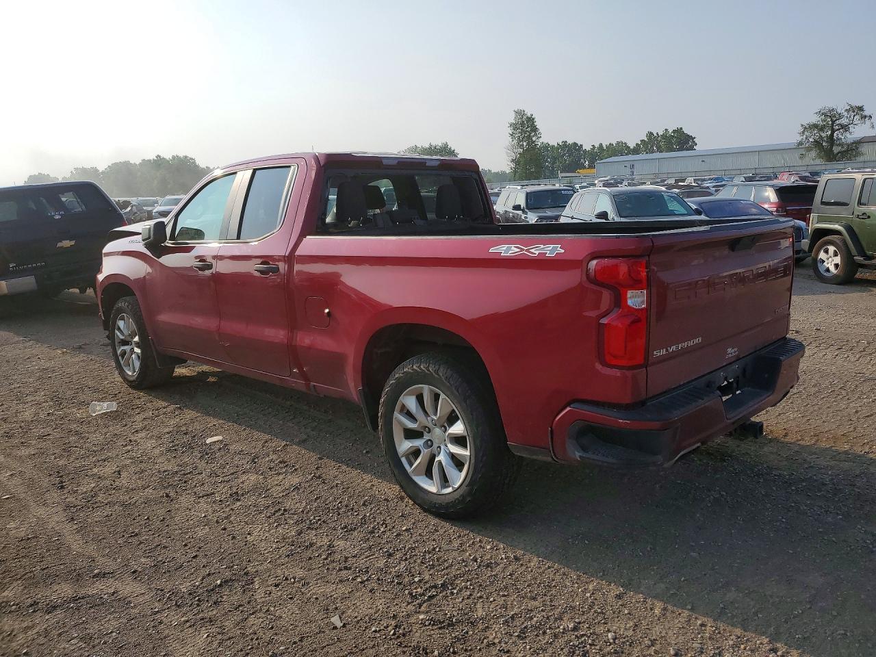 2019 Chevrolet Silverado K1500 Custom - Фото 2