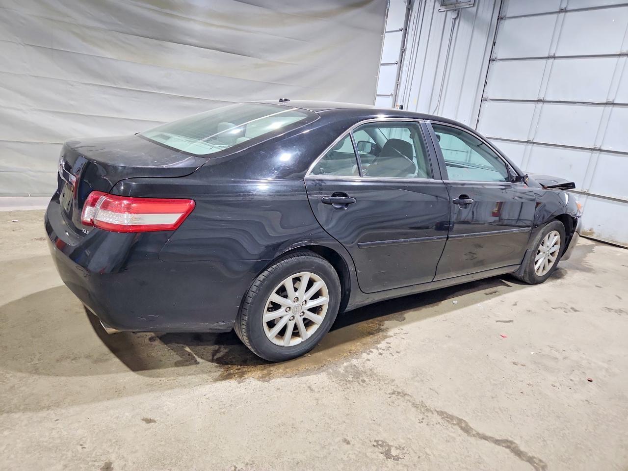 2010 Toyota Camry Xle - Image 3