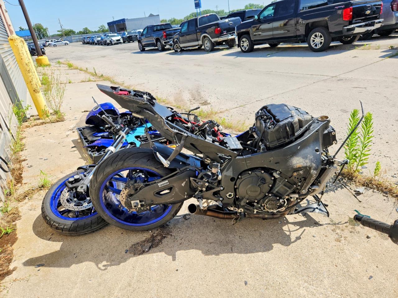 2022 Yamaha Yzfr1