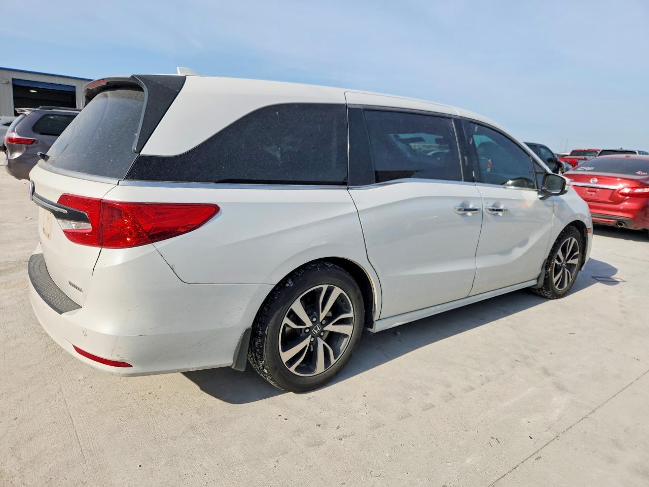 2021 Honda Odyssey Touring - Фото 3