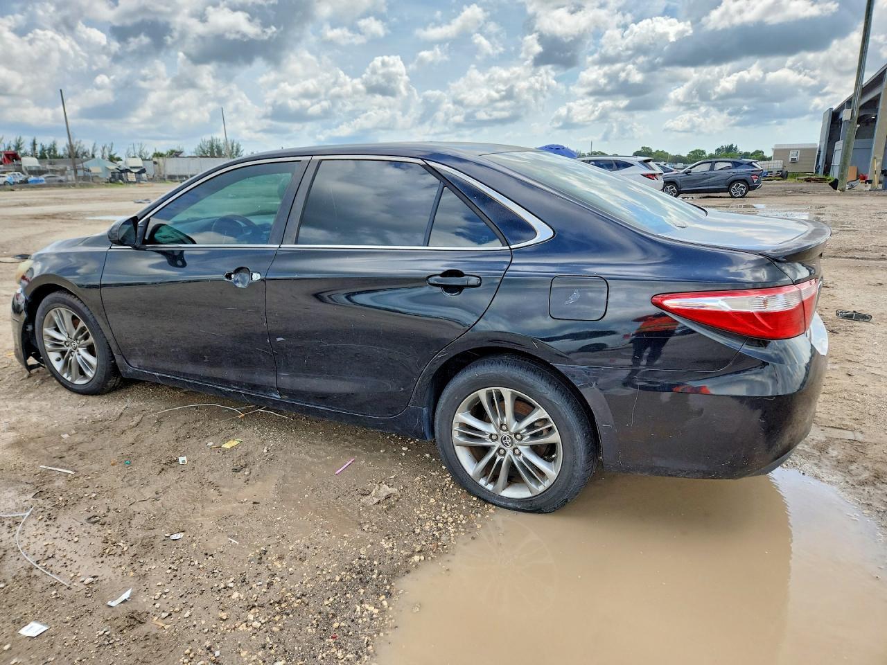 2015 Toyota Camry Se - Фото 2