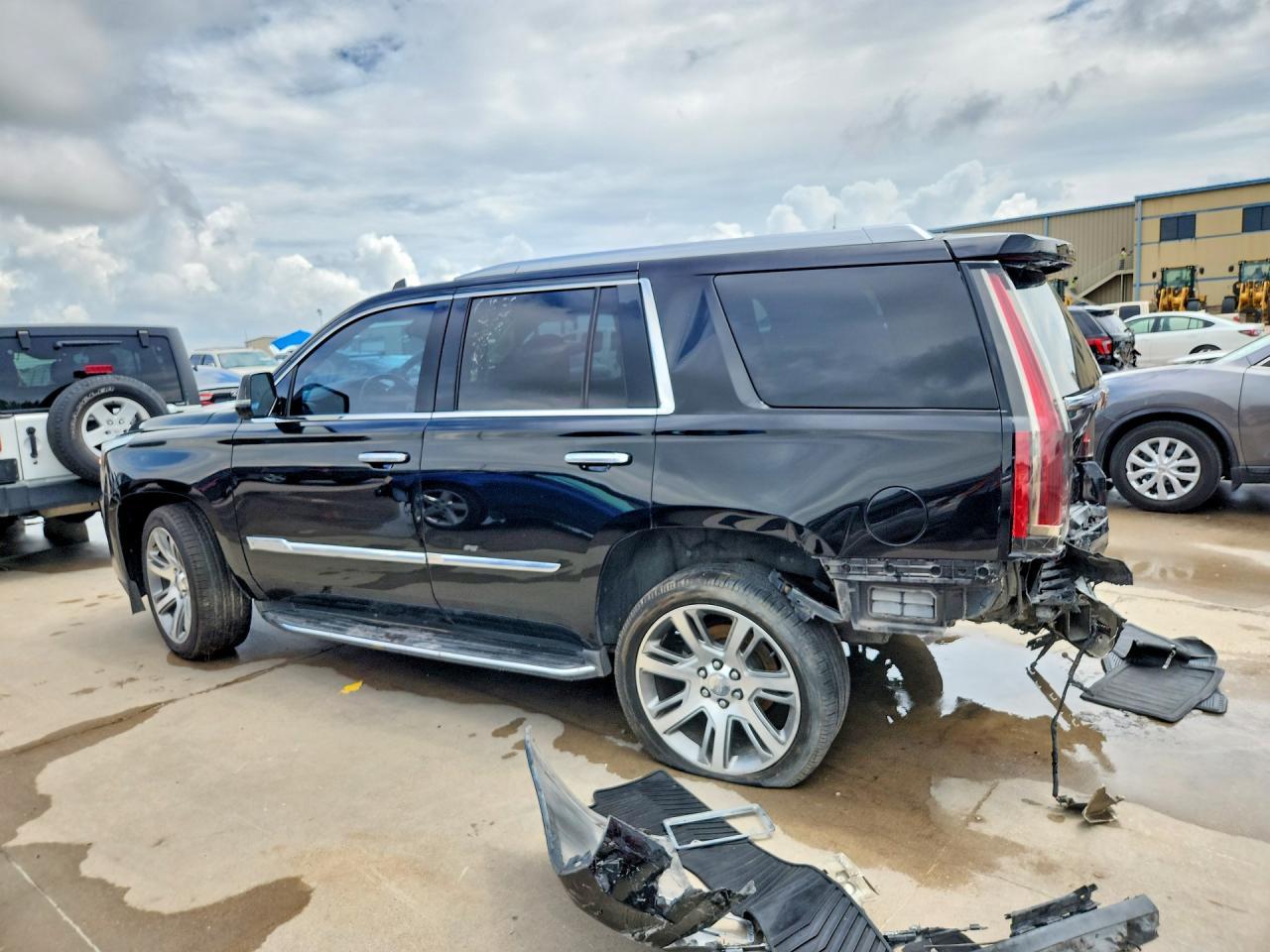 2016 Cadillac Escalade Luxury - Image 2