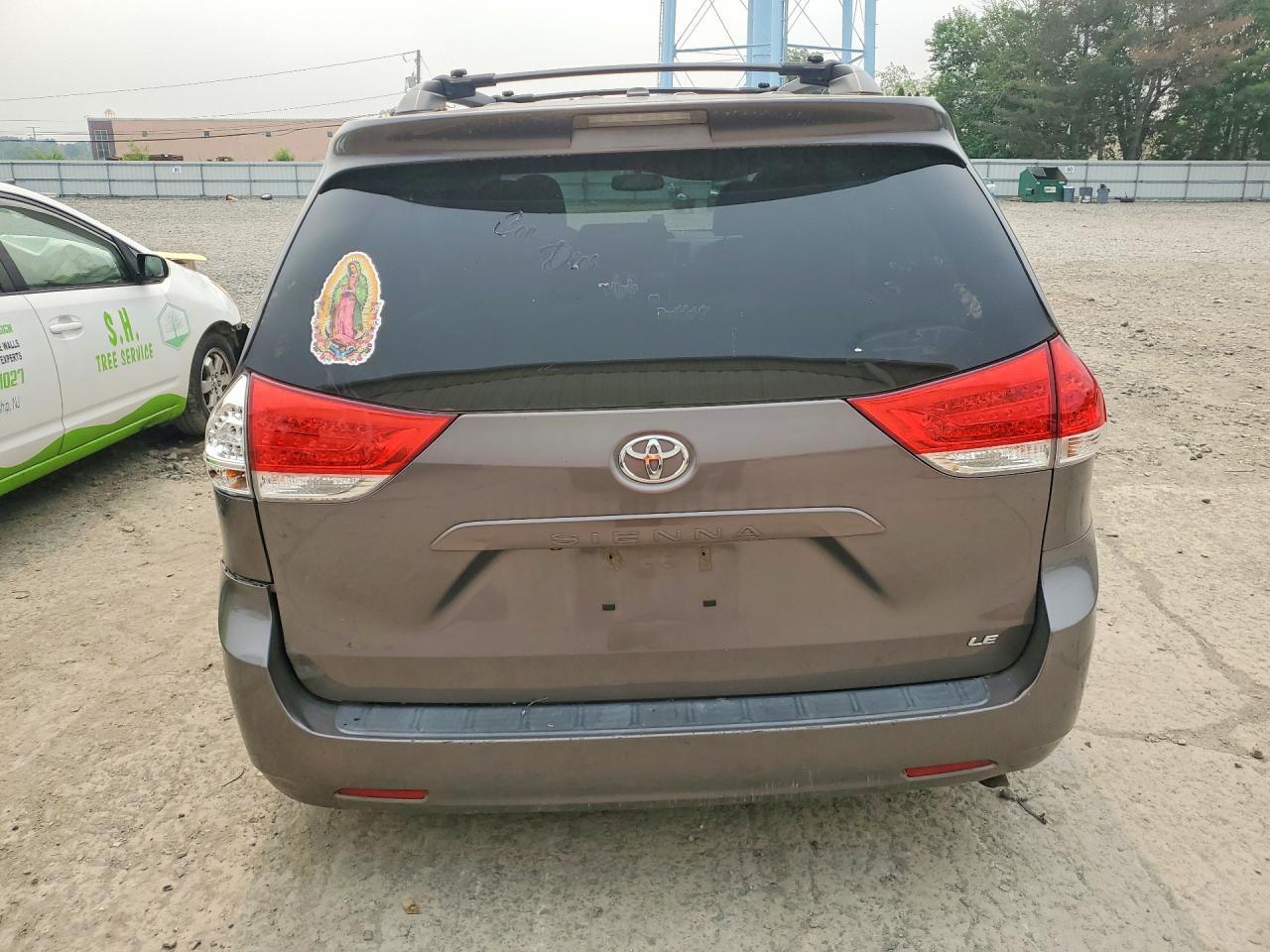 2011 Toyota Sienna Le - Фото 6