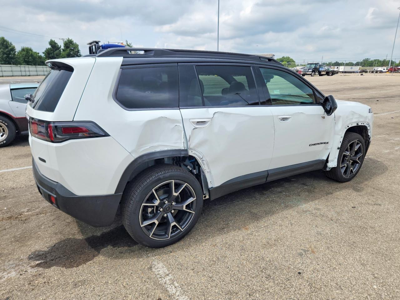 2026 Jeep Cherokee Overland - Image 3