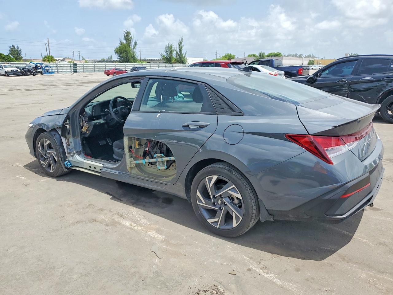 2025 Hyundai Elantra Sel Sport - Фото 2