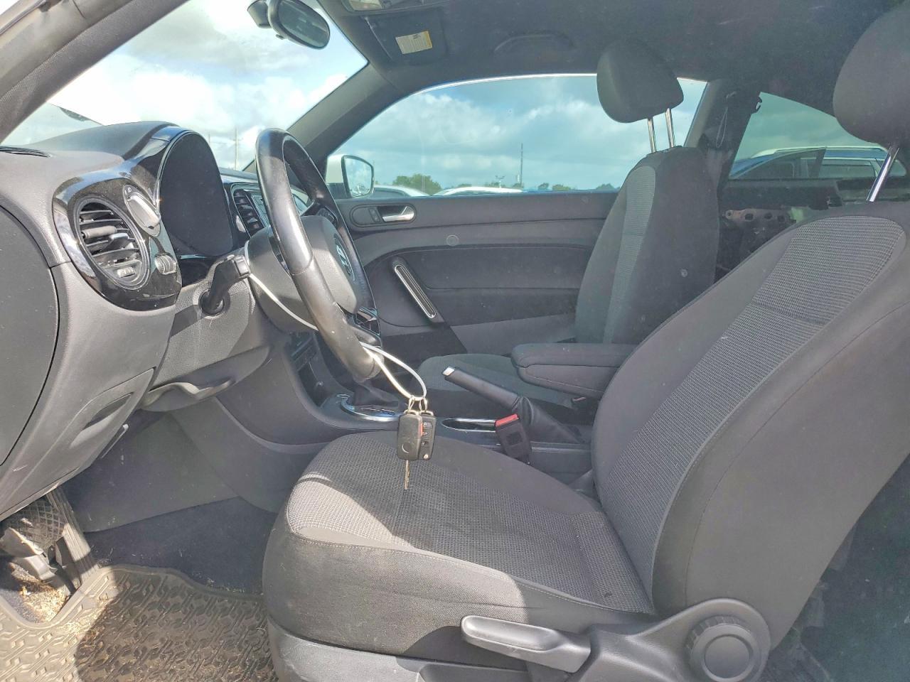2019 Volkswagen Beetle S - Image 7