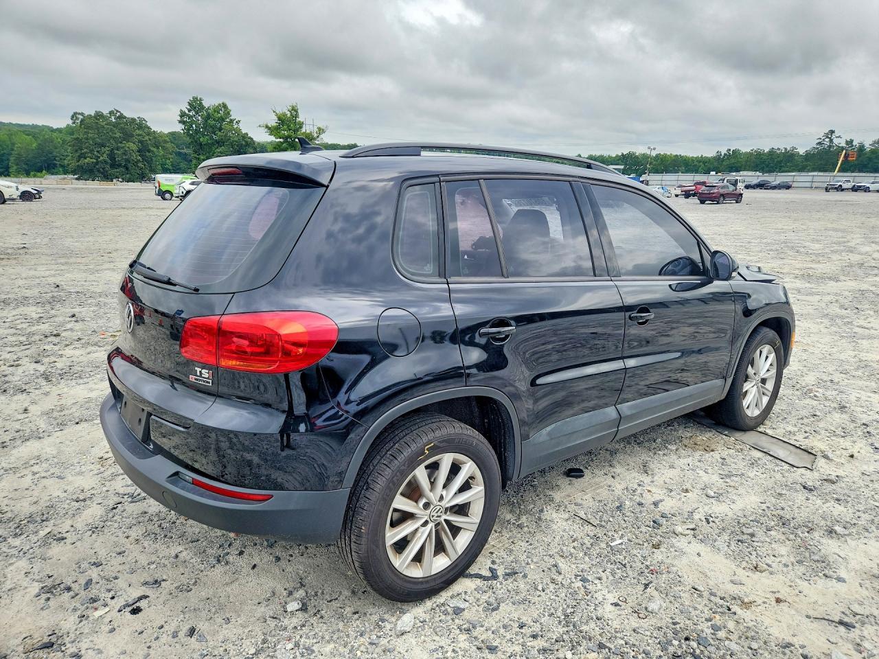 2017 Volkswagen Tiguan S - Image 3