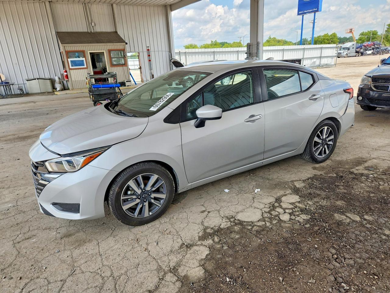 2023 Nissan Versa Sv