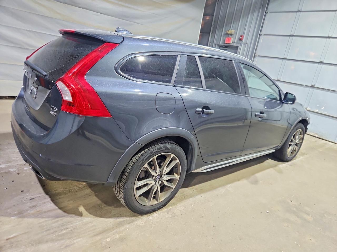 2015 Volvo V60 Cross Country Premier - Фото 3