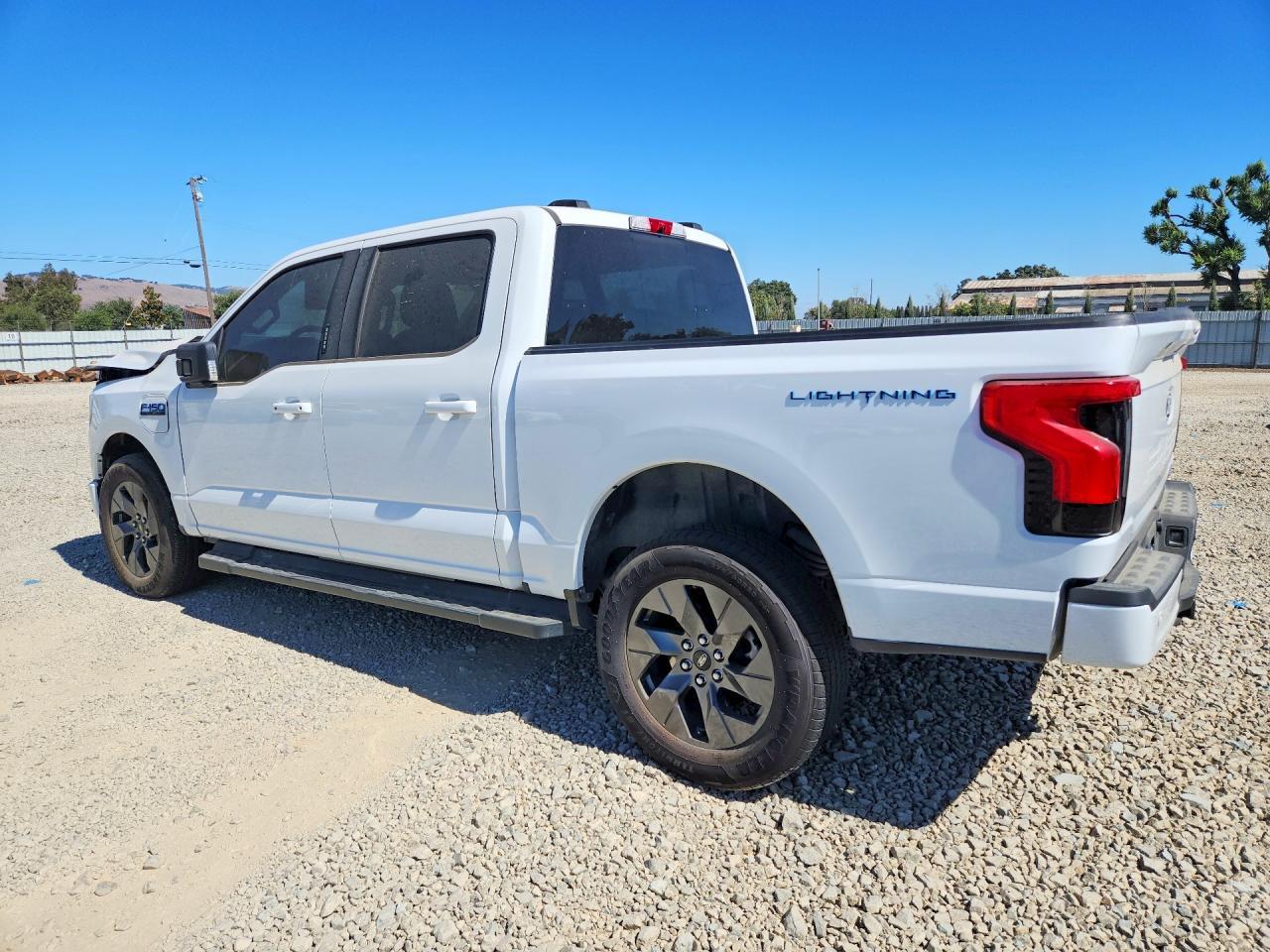 2024 Ford F150 Lightning Xlt - Фото 2