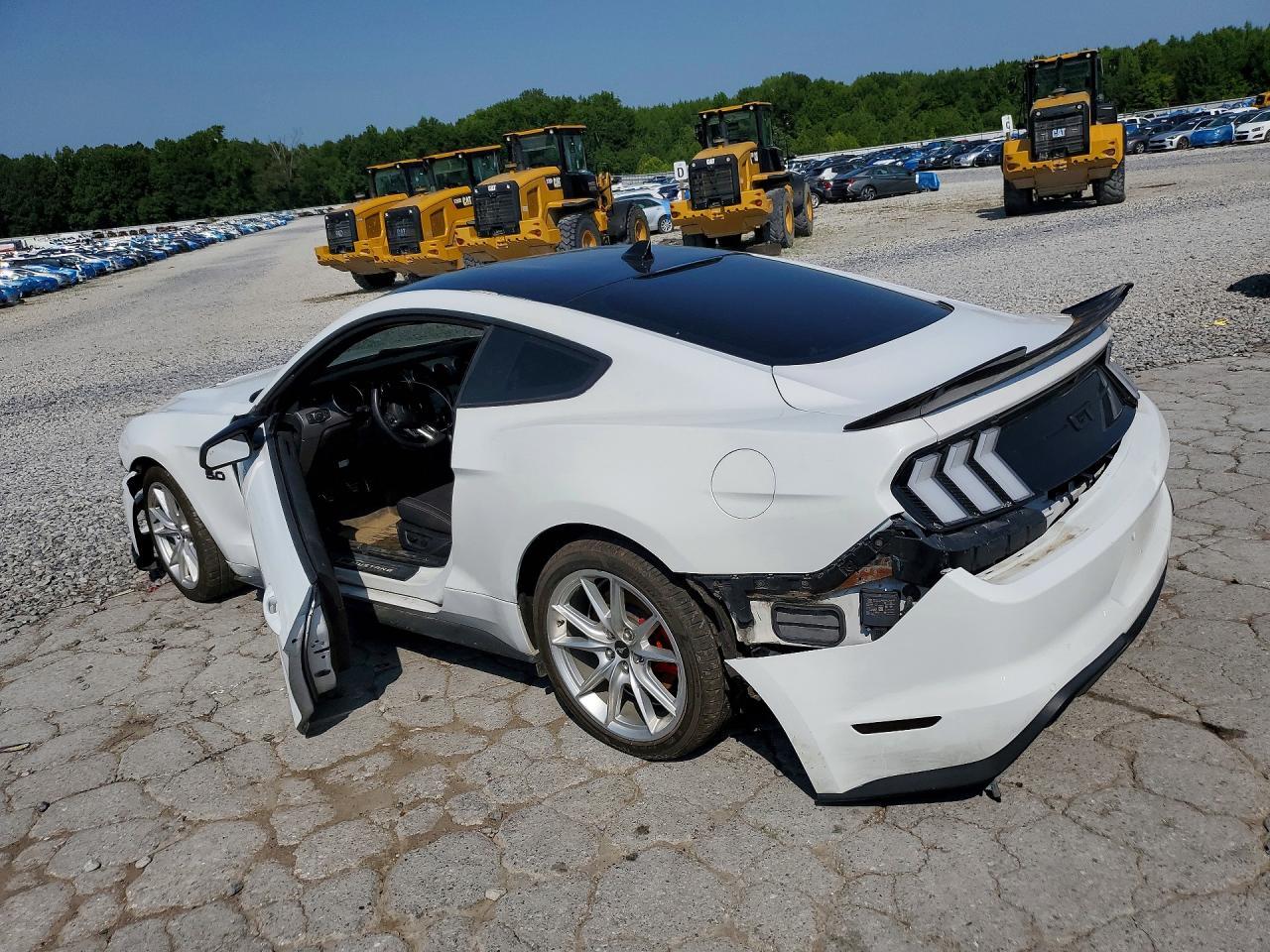 2021 Ford Mustang Gt - Фото 2
