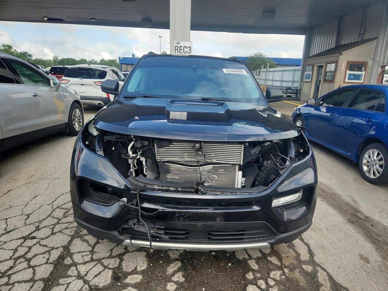 2022 Ford Explorer Xlt - Фото 5