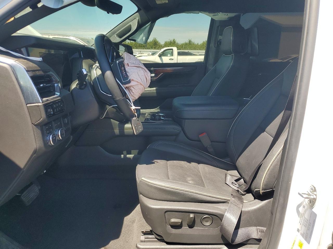 2026 GMC Yukon Elevation - Image 7