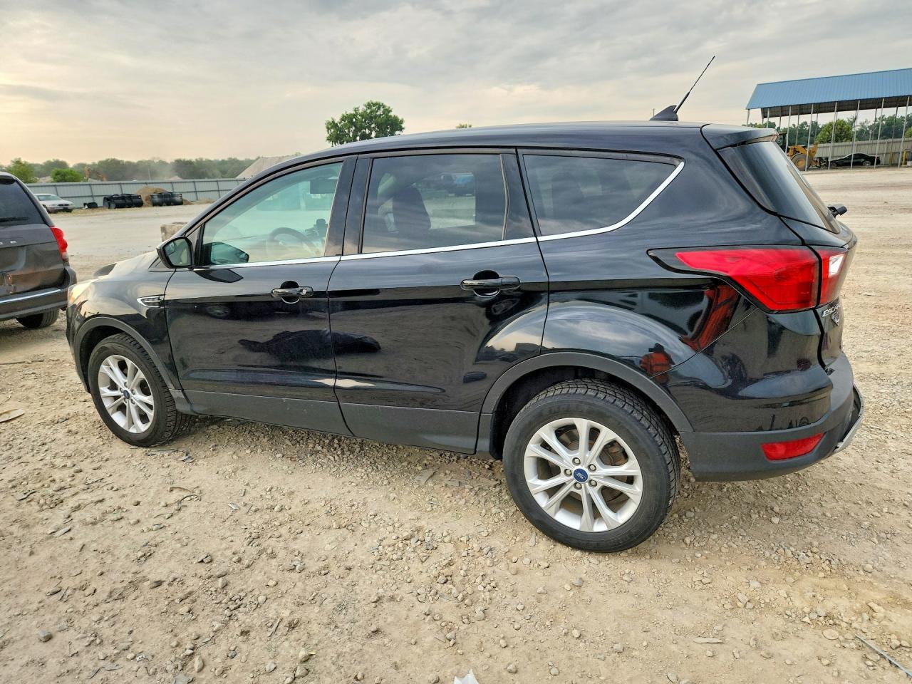 2019 Ford Escape Se - Фото 2