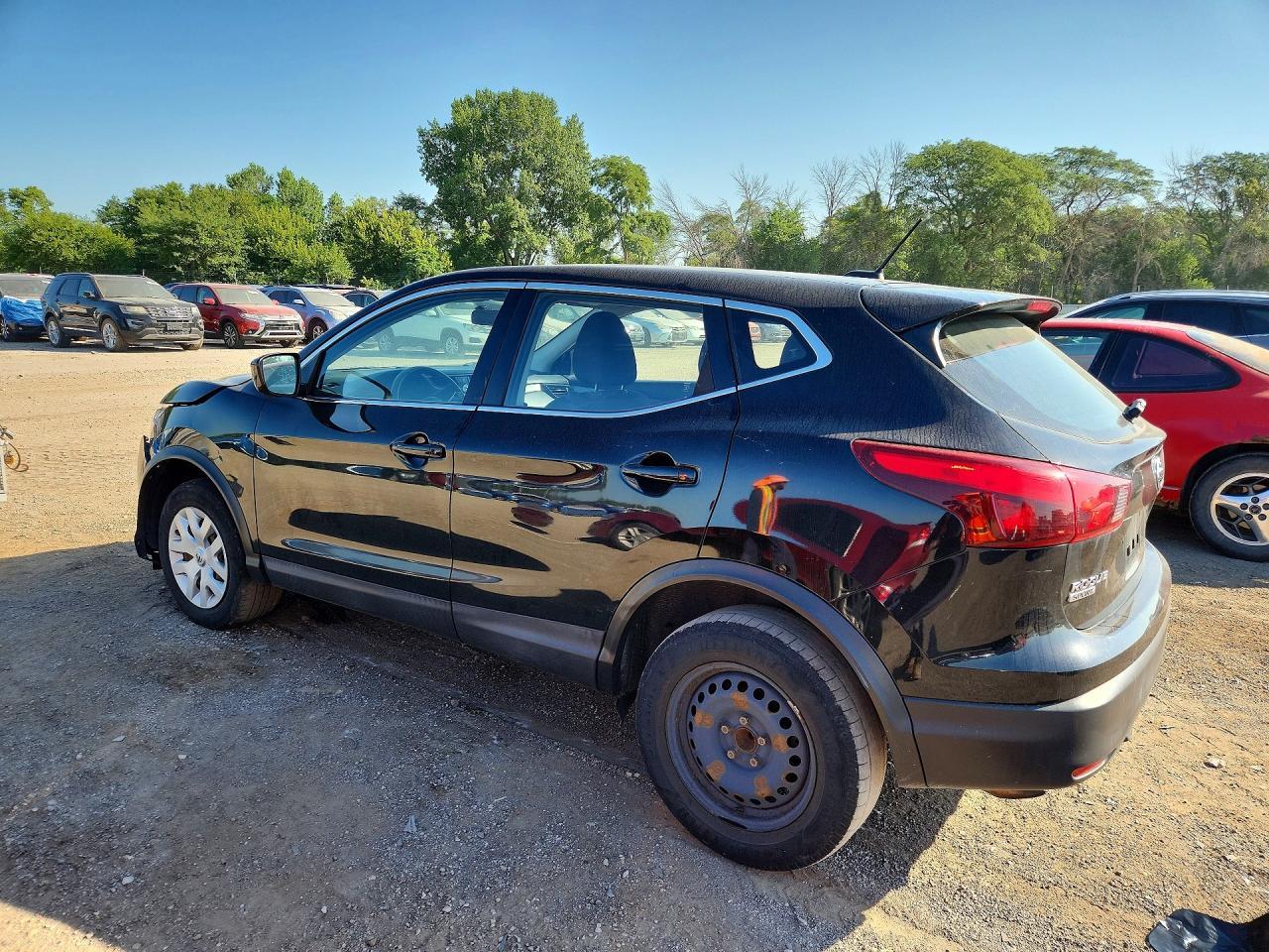 2018 Nissan Rogue Sport S - Фото 2
