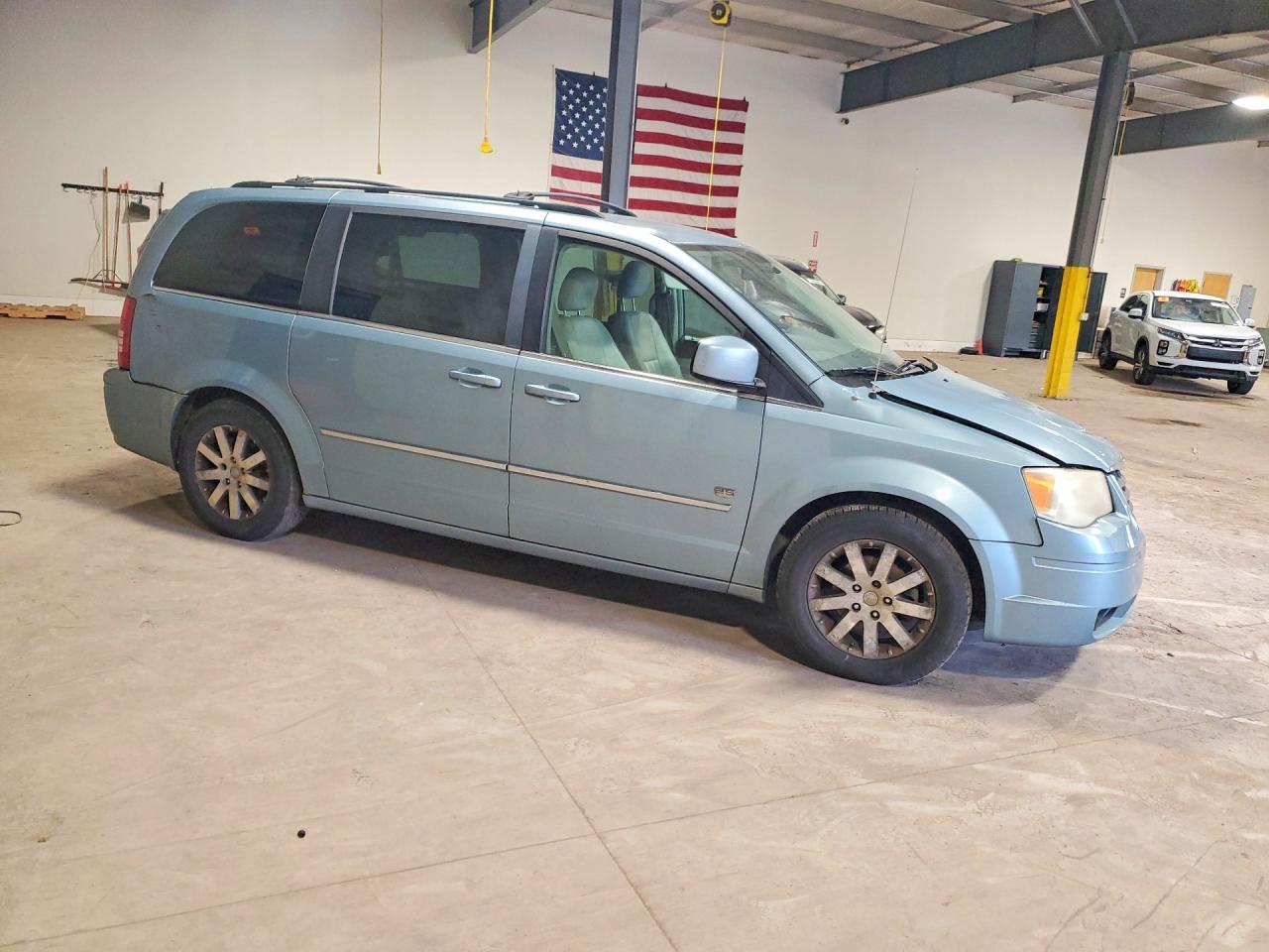 2009 Chrysler Town & Country Touring - Фото 4