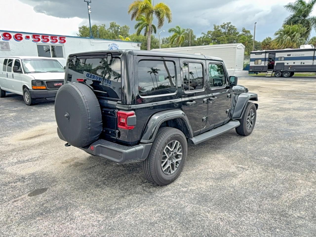 2025 Jeep Wrangler Sahara - Image 4