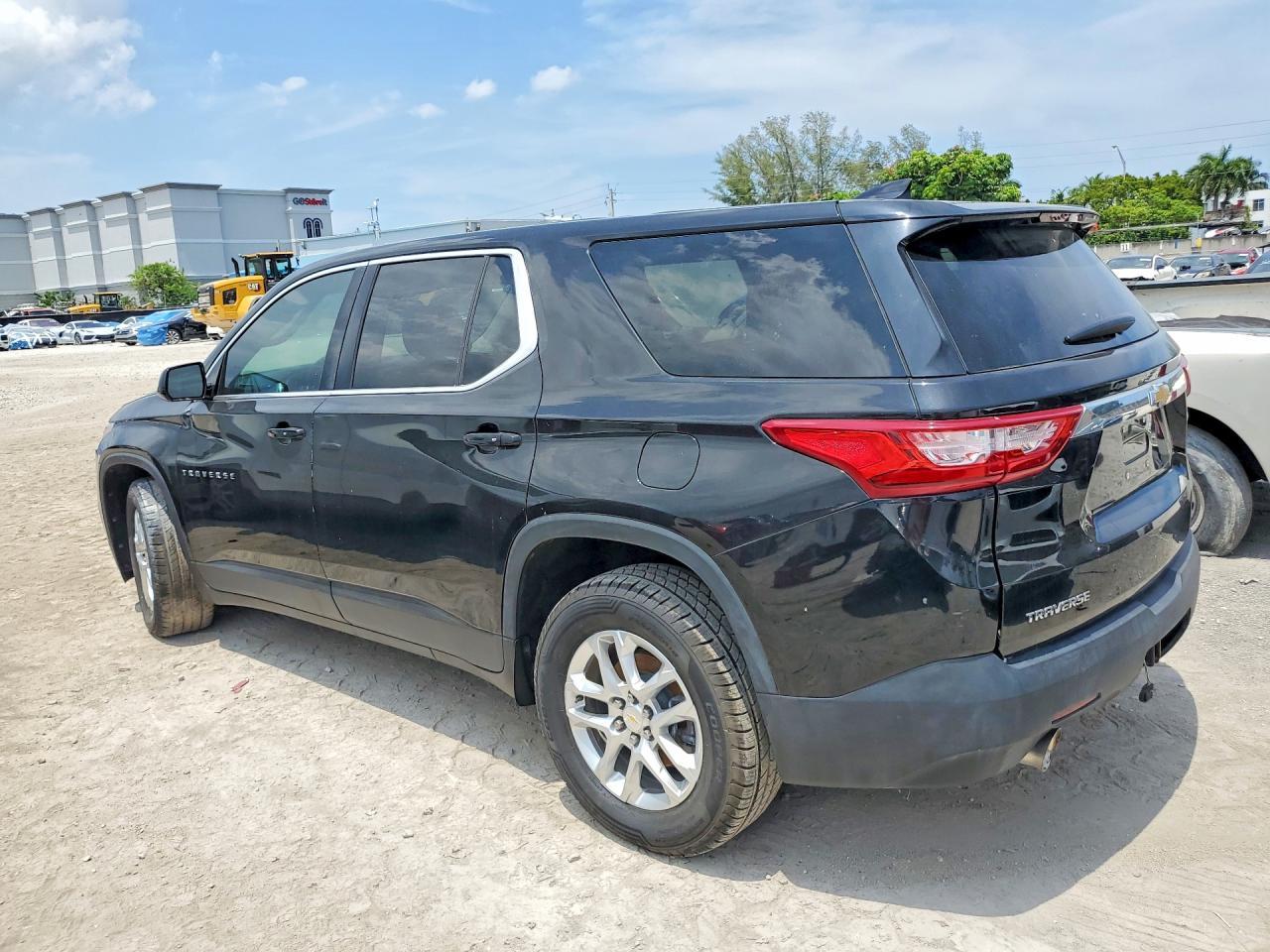 2019 Chevrolet Traverse Ls - Фото 2
