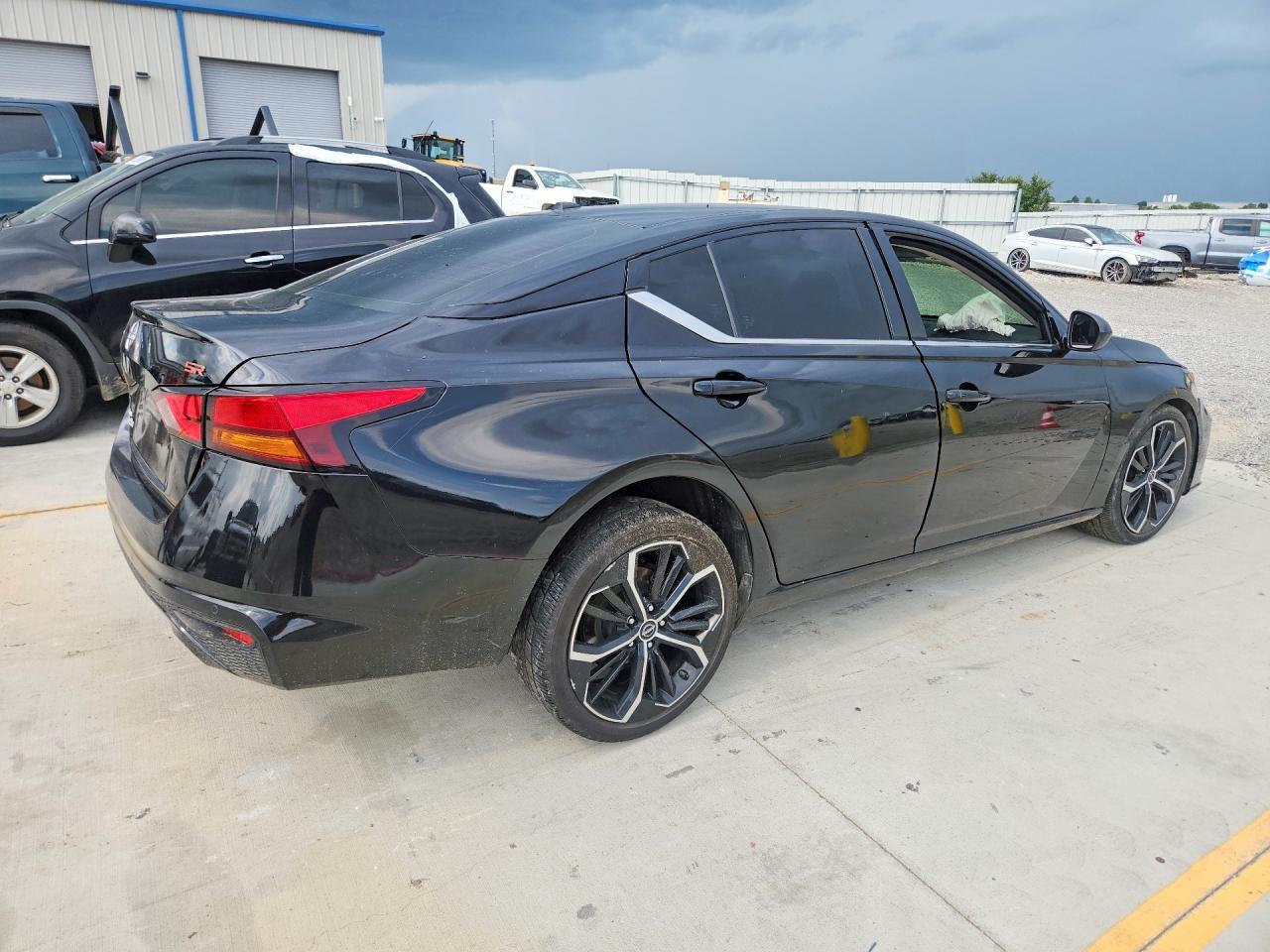 2024 Nissan Altima Sr - Фото 3