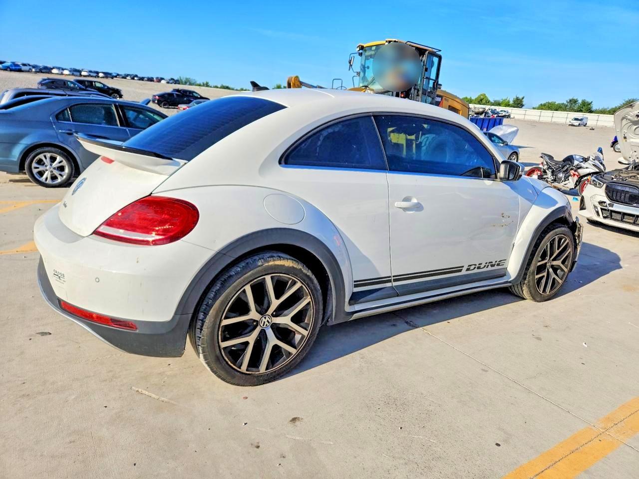 2016 Volkswagen Beetle Dune - Фото 3