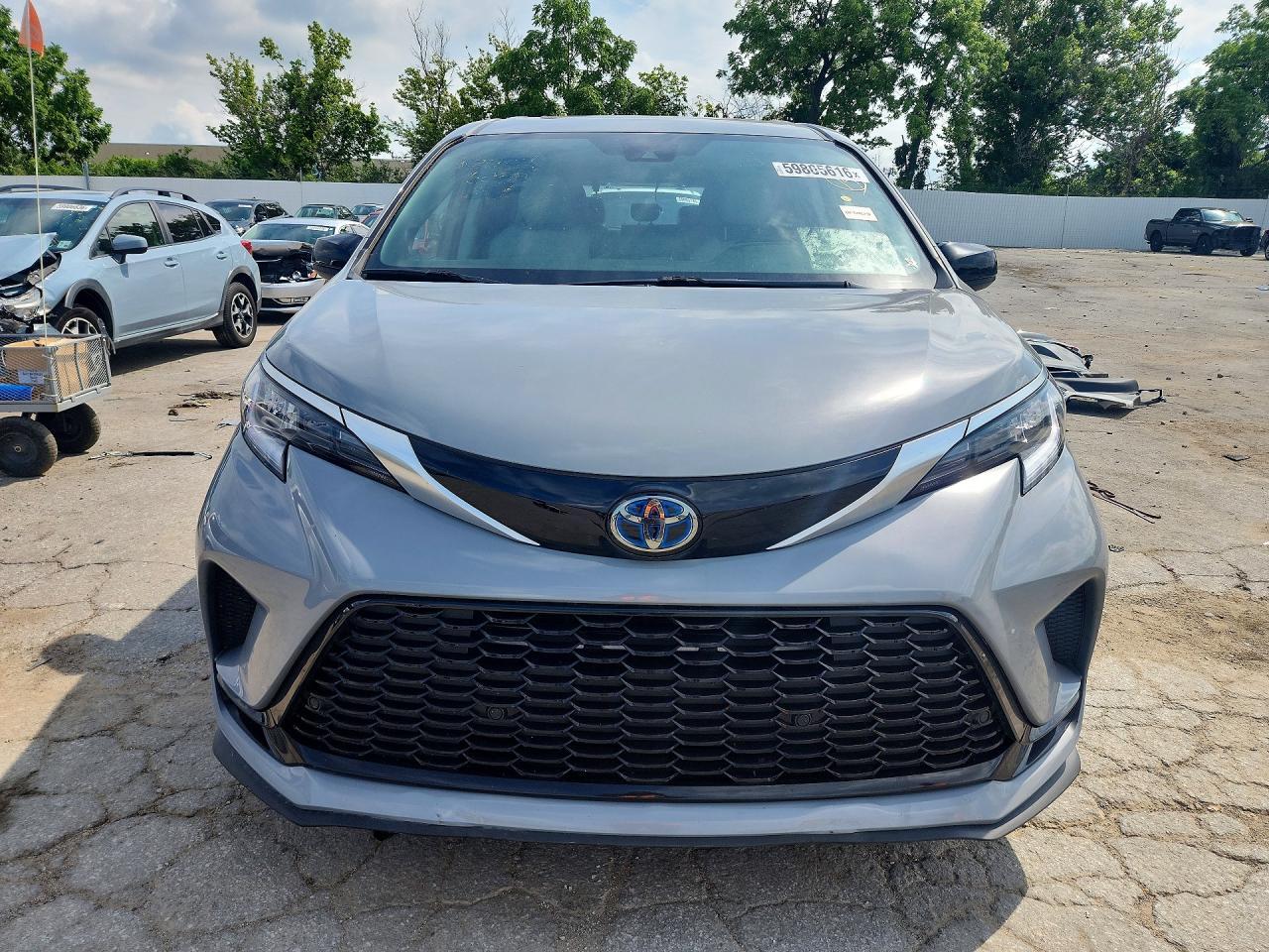 2023 Toyota Sienna Xse 7-Passenger - Image 5