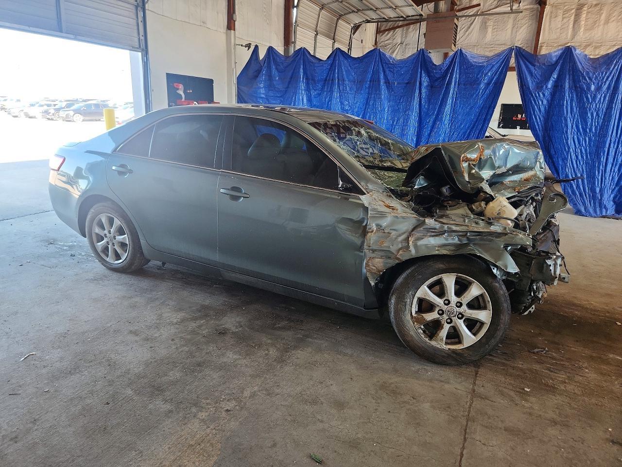 2010 Toyota Camry Le - Фото 4