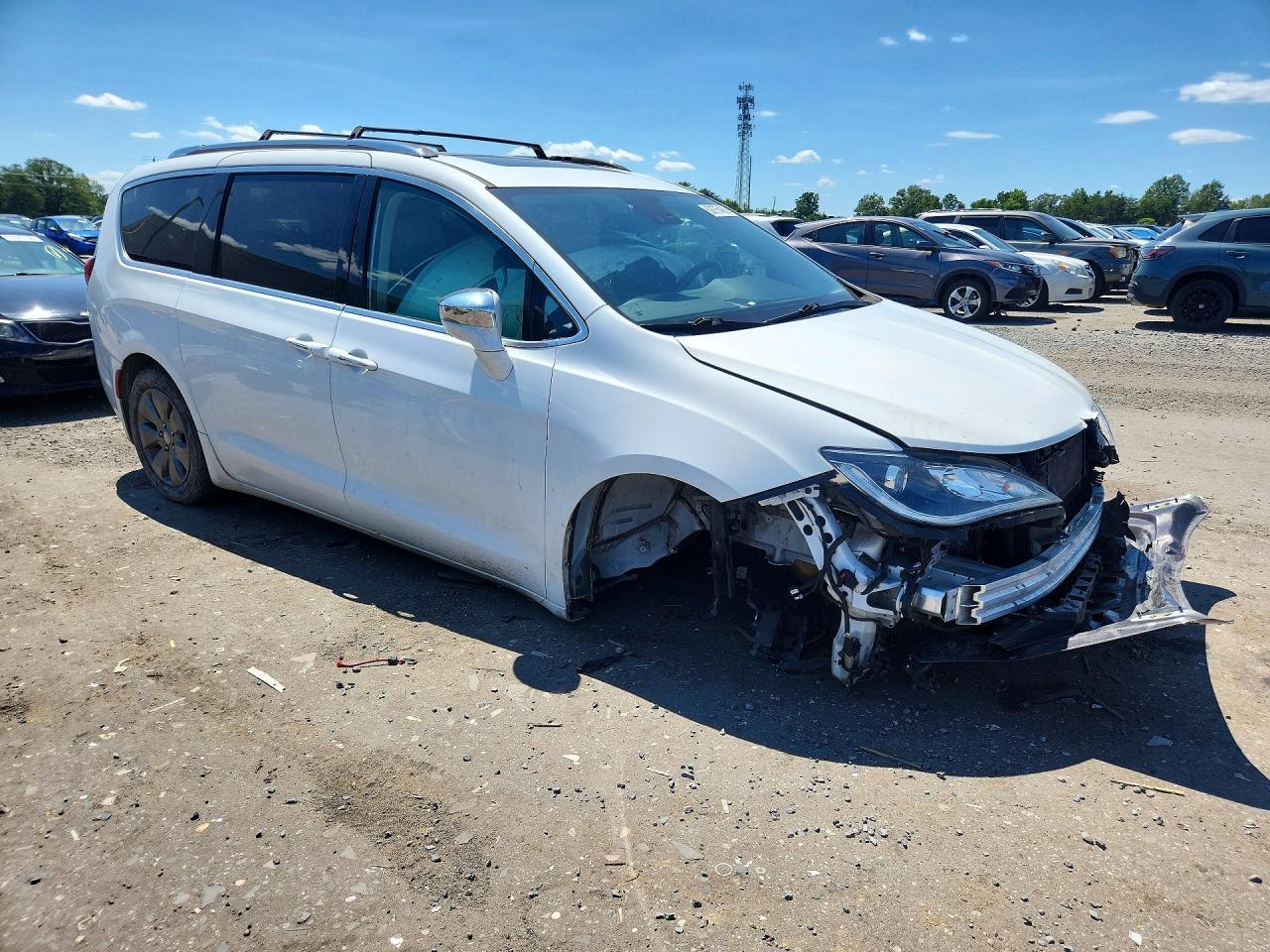2017 Chrysler Pacifica Ehybrid Platinum - Image 4