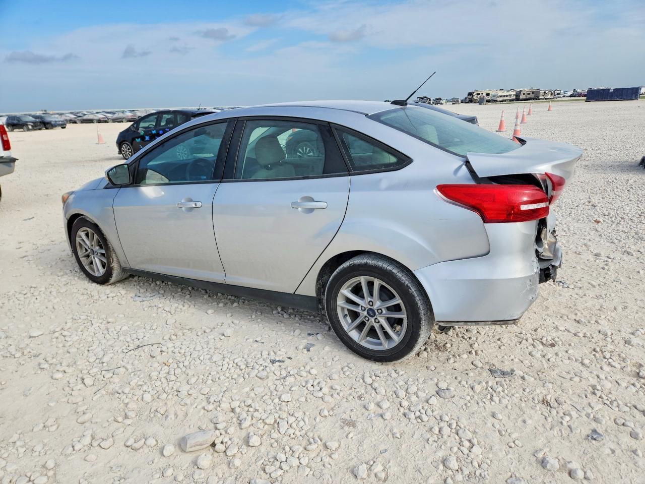 2017 Ford Focus Se - Image 2
