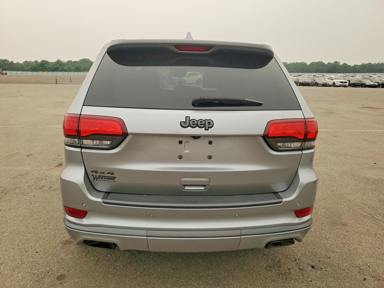 2018 Jeep Grand Cherokee Overland - Image 6