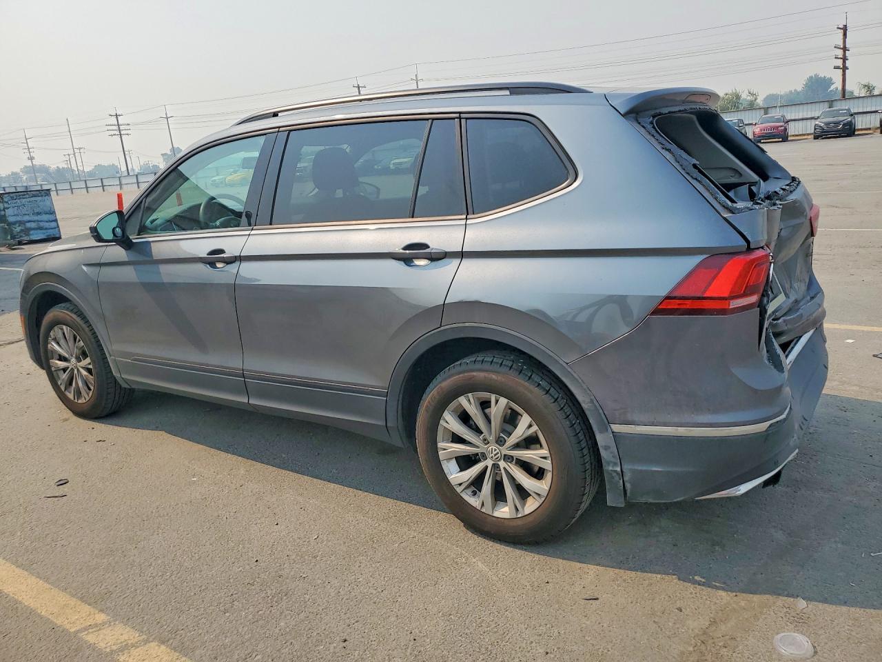2018 Volkswagen Tiguan - Image 2
