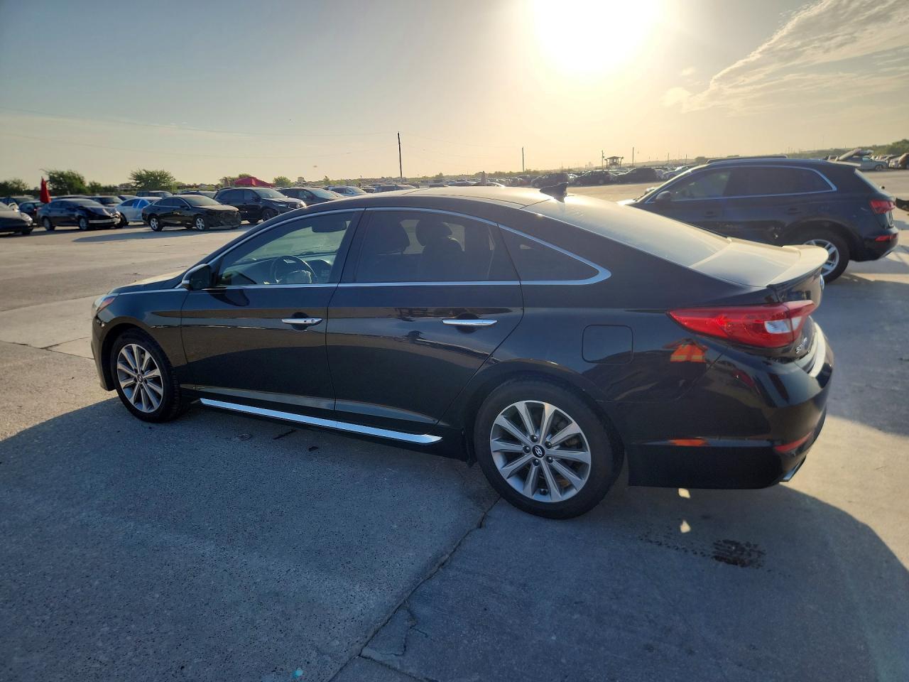 2016 Hyundai Sonata Limited - Image 2