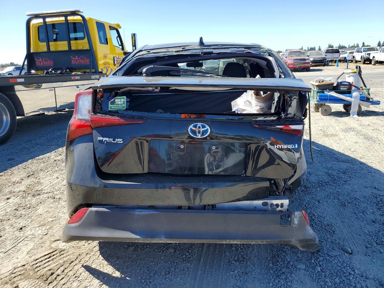 2020 Toyota Prius Le - Фото 6